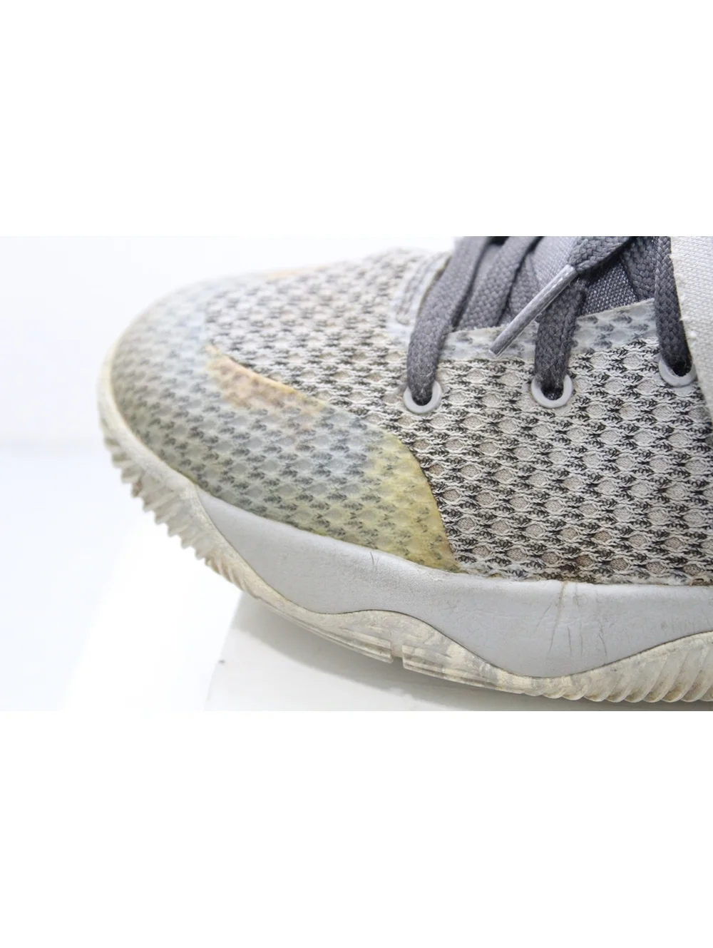 Nike Kyrie Irving 2 Sneakers 826673 Gray 2Tone Basketball Shoes Youth Size 5 Y
